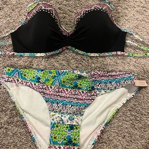 NWT Victoria’s Secret bikini. Top is 32D. Bottoms are size small.